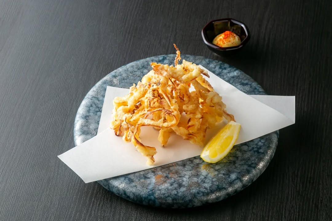 芳ばしい香りとサクッと軽やかな食感が楽しめる「さきいかの天ぷ