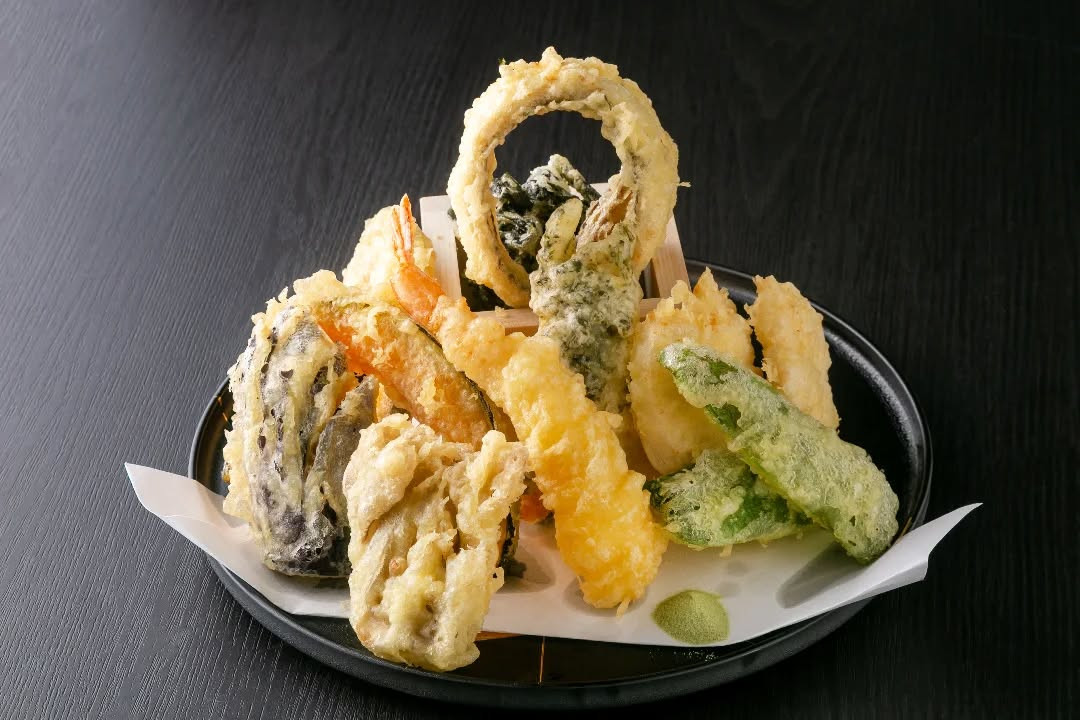 当店人気の”天ぷらの盛り合わせ”です