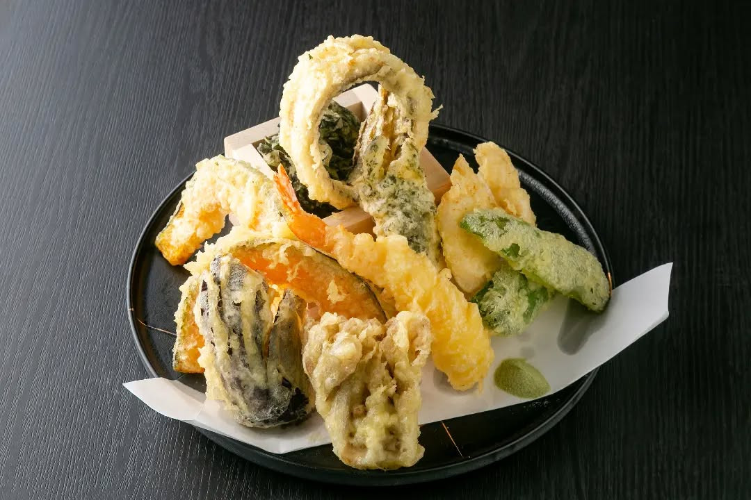 ”天ぷらの盛り合わせ”が大人気です✨️
